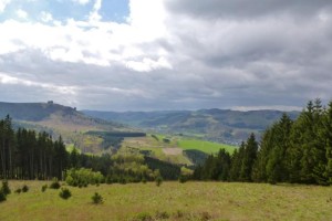 Rothaarsteig: Blick auf die Bruchhausener Steine