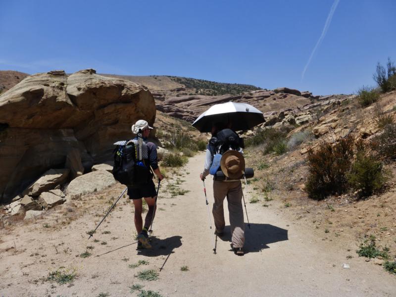 PCT How to: Was bringe ich bloß mit und was lasse ich daheim? – Teil 3 Mit Schirm, Charme und Rucksack